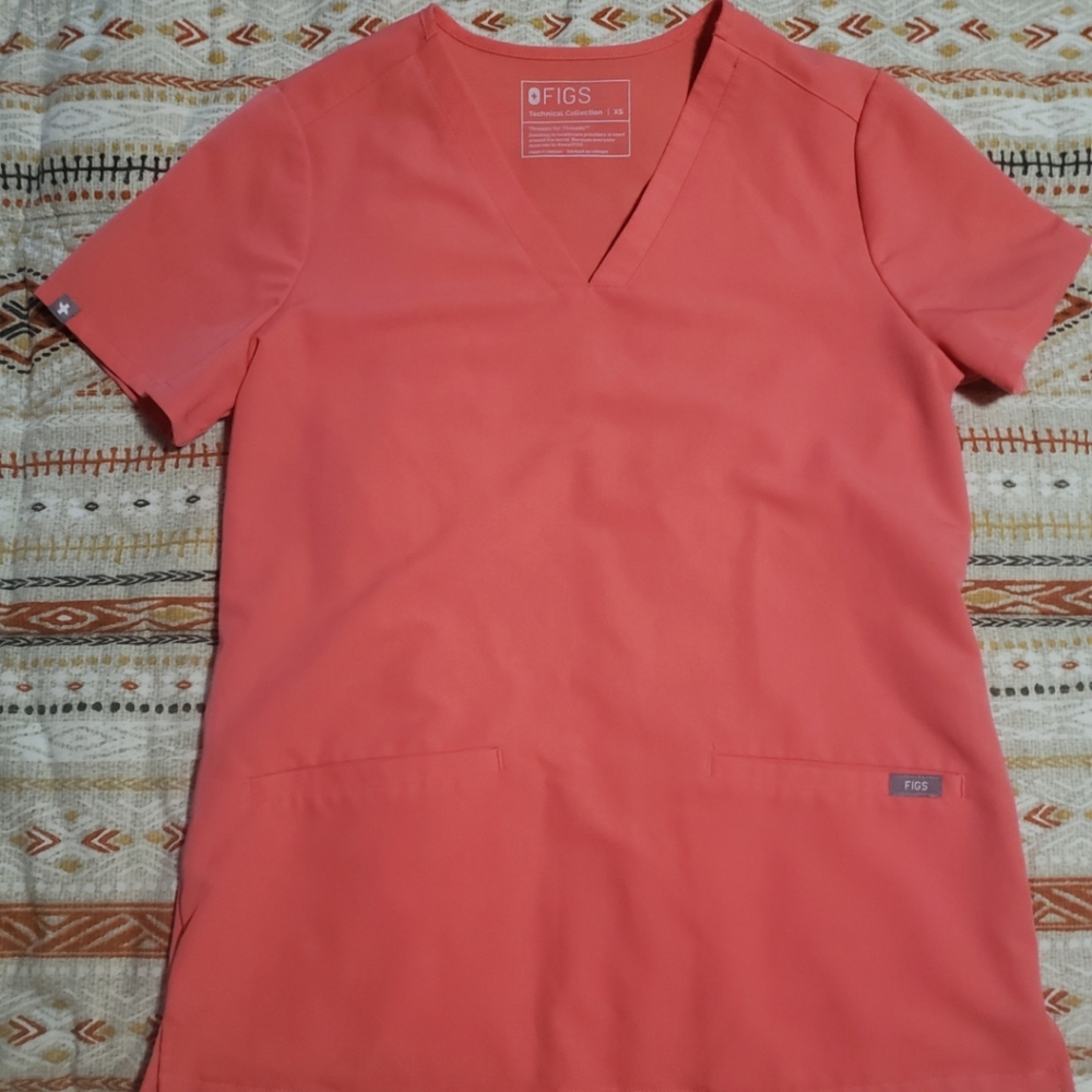 Figs Xs 2 pocket top hot coral